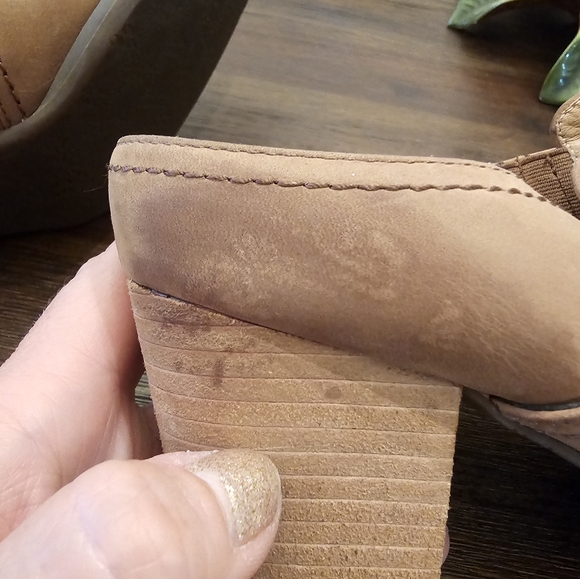 Vionic Cheyenne Mules with Heel - Picture 7 of 7